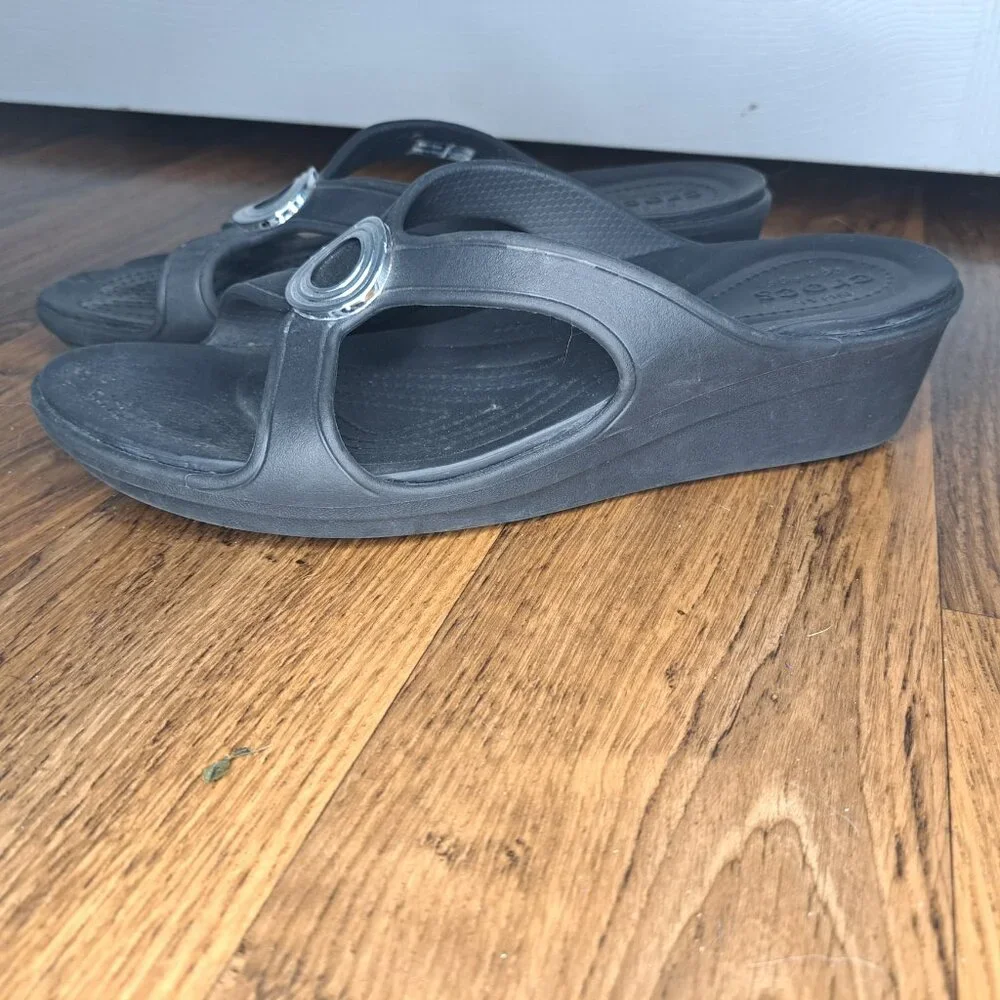 Crocs Sanrah Black Wedge Sandals Open Toe Size 9